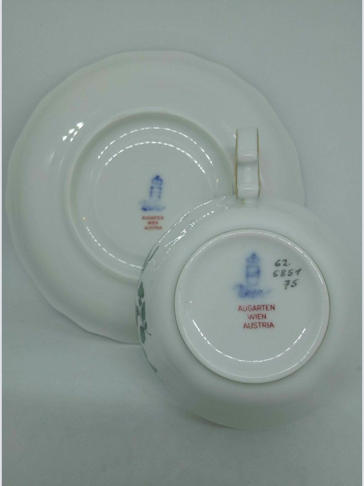 Augarten Tasse mit Untertasse Dekor grüne Rosen 62 5851 75 mit Goldrand 60216