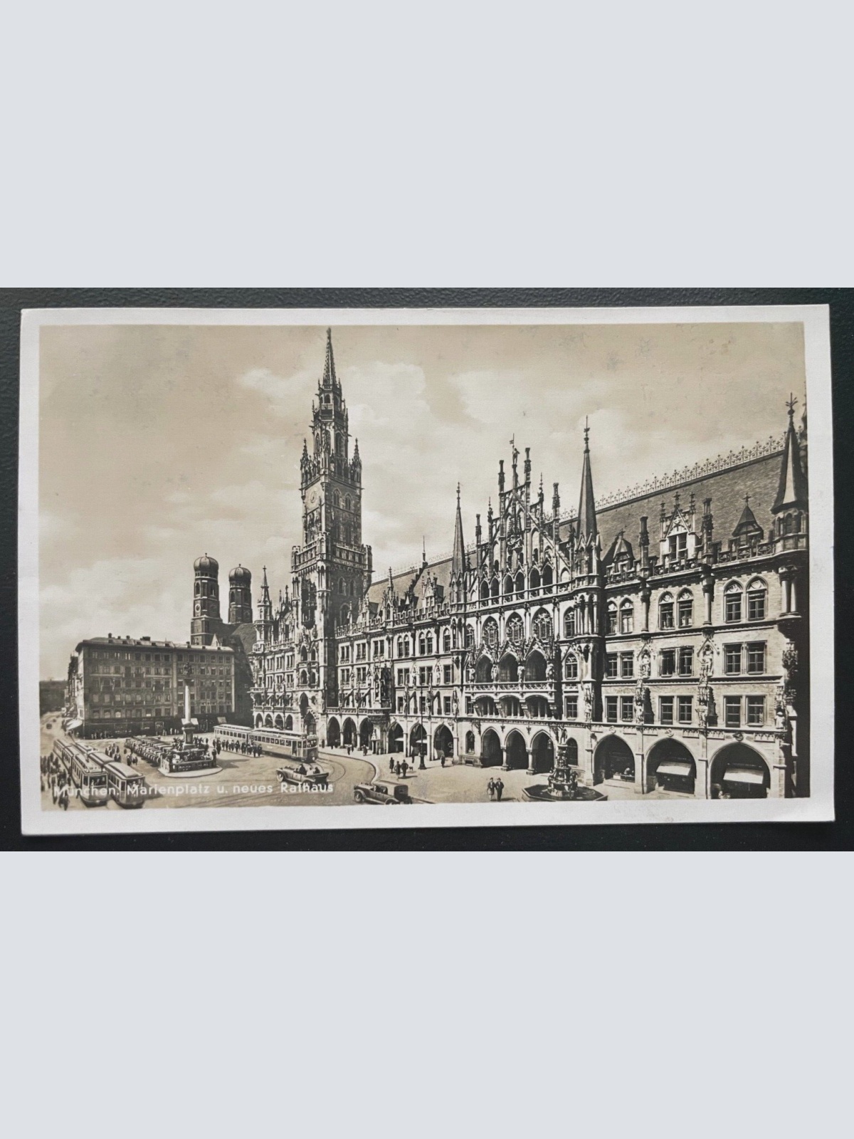 München Marienplatz Neues Rathaus Stadt Turm Bayern Deutschland 600142A TH D